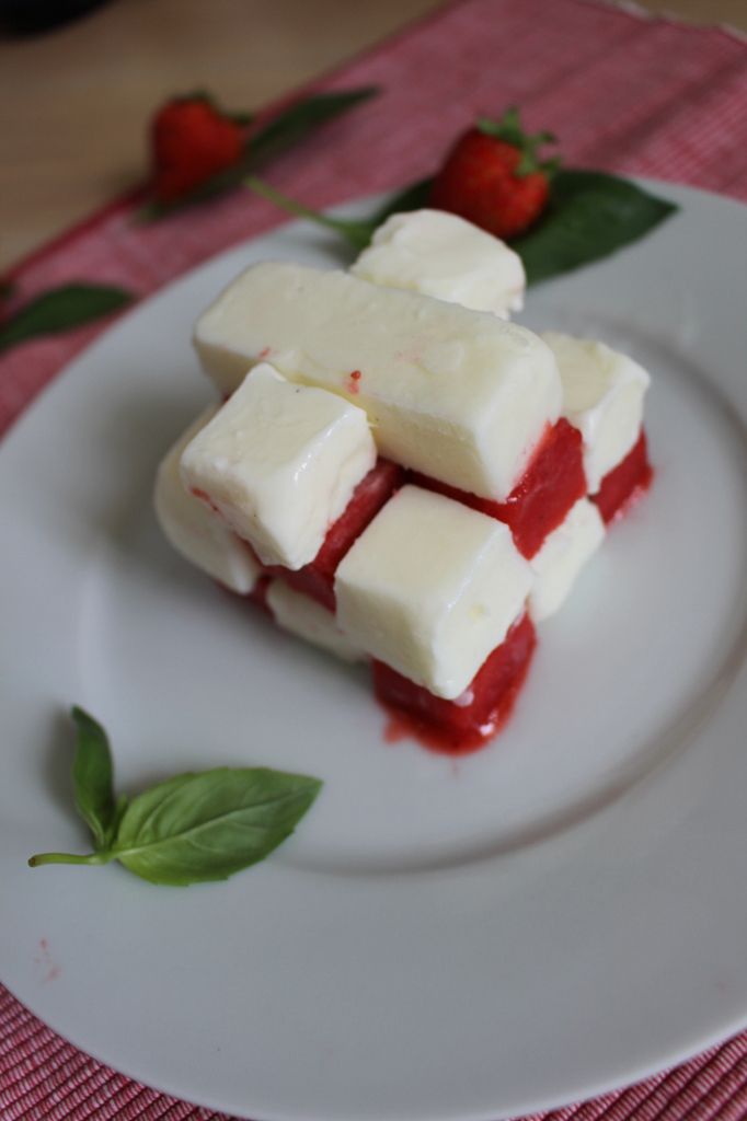 Glace au fromage blanc &amp; Sorbet fraises-basilic façon rubik's cube. Bataille Food #36.