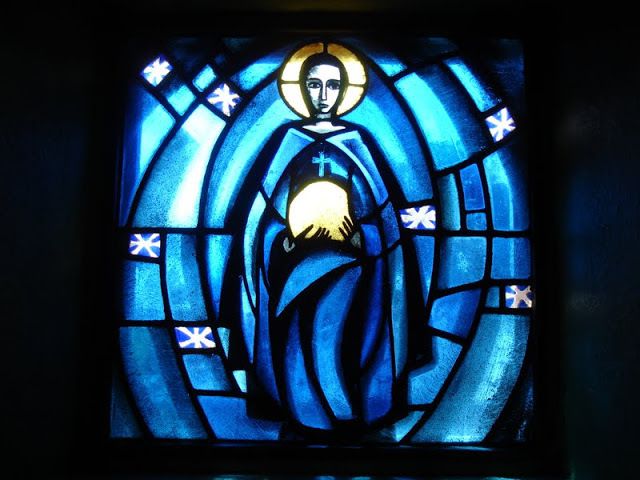 Le Christ glorifié de la Résurrection, vitrail de Frère Eric, église de la Réconciliation, Taizé  (71)