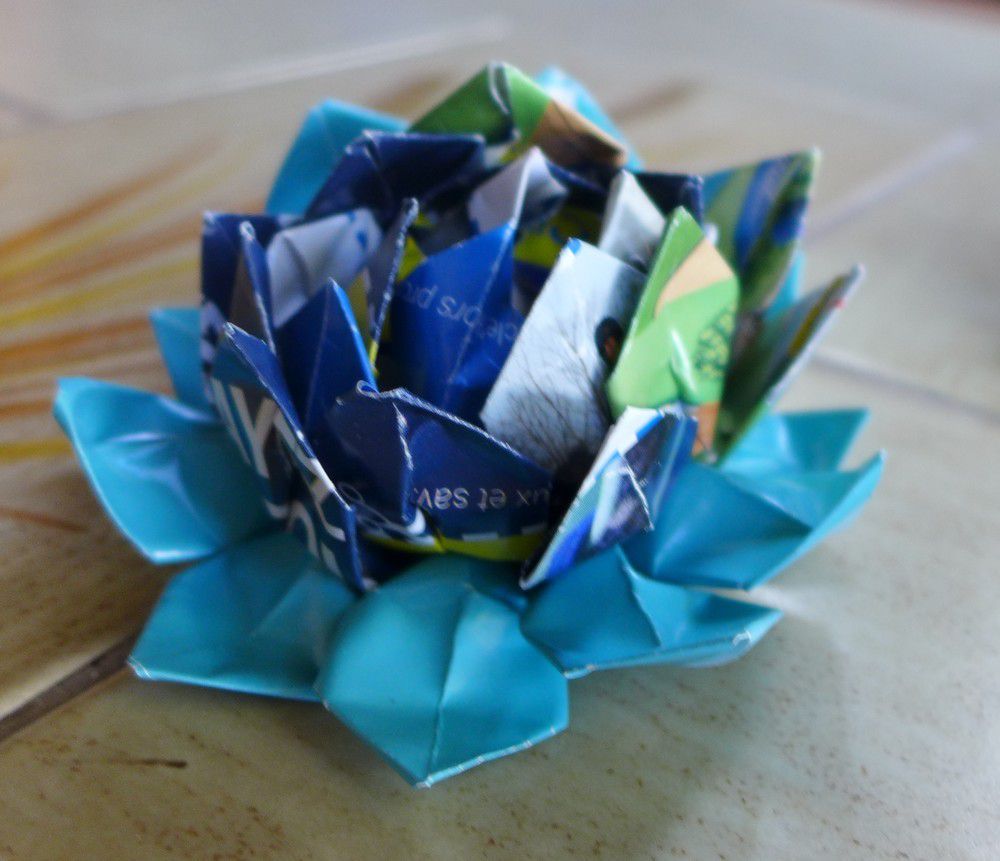 Fleurs de lotus en origami modulaire... - Une bonne nouvelle par jour - le  blog d'écureuil bleu