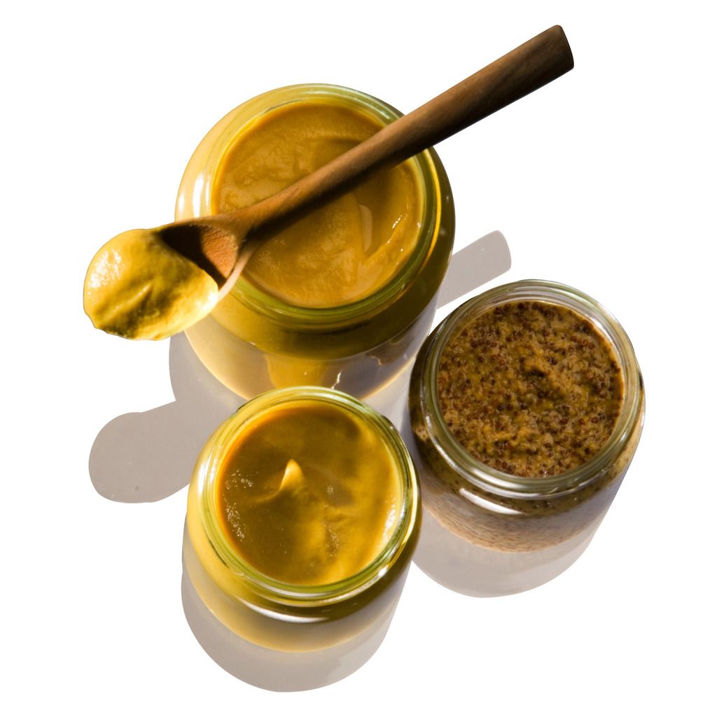 Les masques pour les cheveux du miel et le jaune doeuf