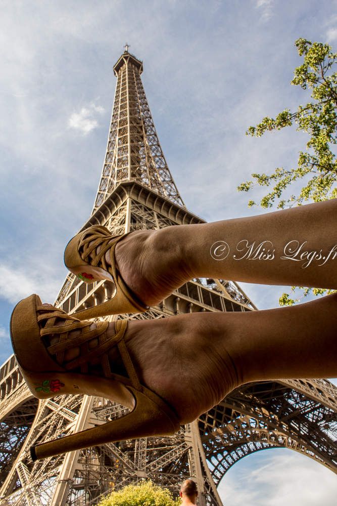 tour eiffel porte jarretelle