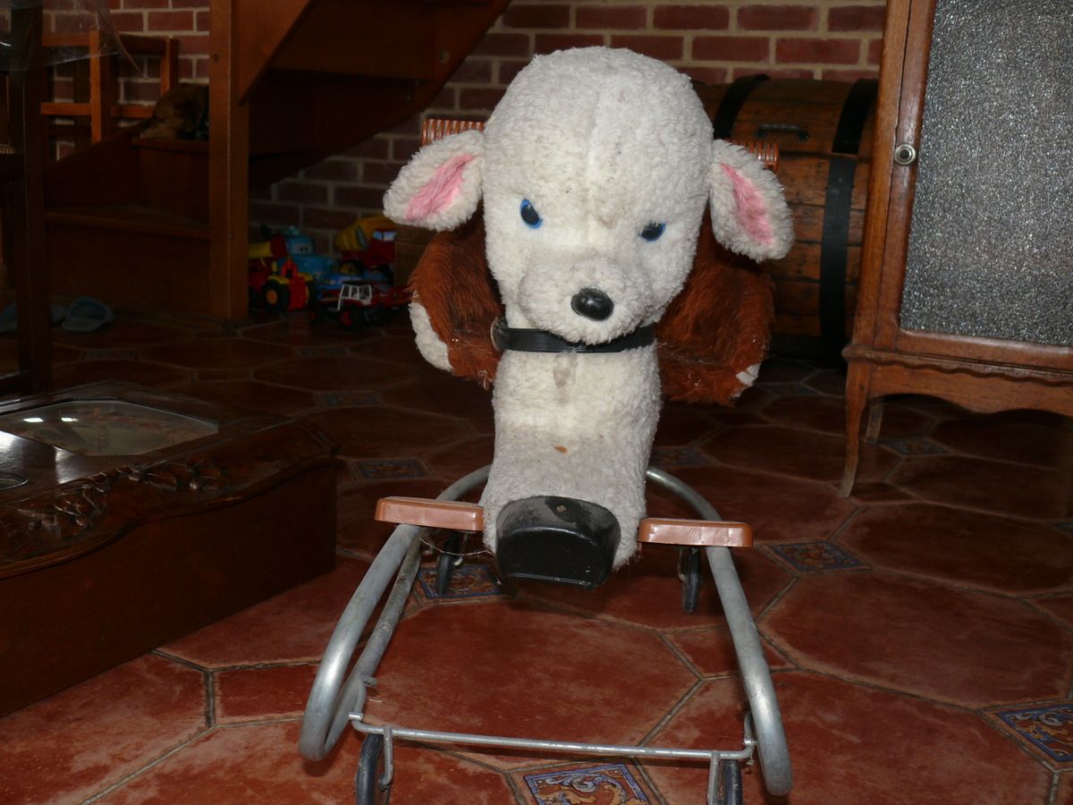 jouet mouton a bascule