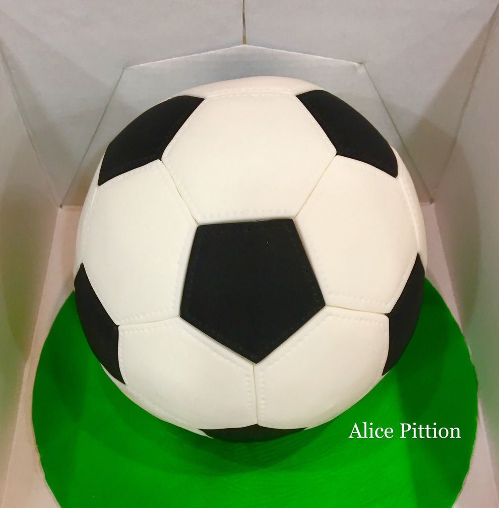 Gâteau ballon de football - Tutoriels de cake design: recettes de chef  pâtissière