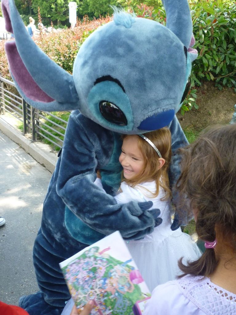 Le bonheur c'est simple comme une grosse peluche ou les rencontres avec les  personnages Disney - Nipette