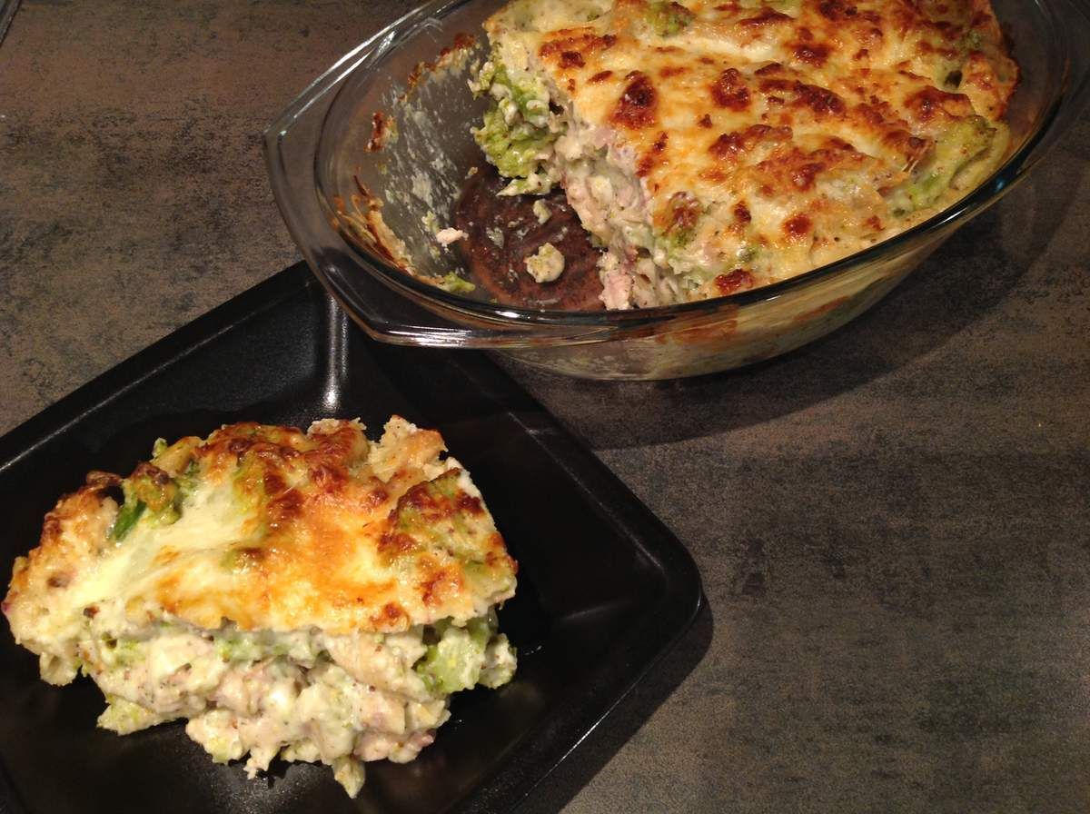 Gratin de pâtes, brocoli, poulet et sauce béchamel/fromage - Les recettes  d'Audrey