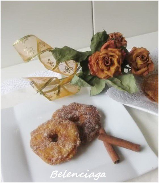 buñuelos de manzana con pasas