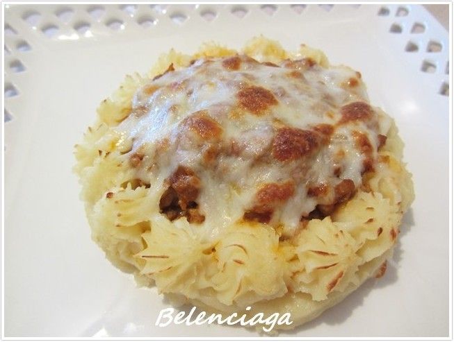 Tarttaletas de pure y boloñesa