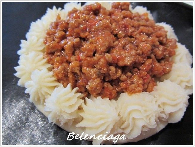Tarttaletas de pure y boloñesa