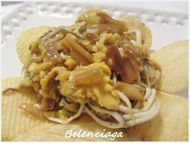 revuelto de calçots y gulas.
