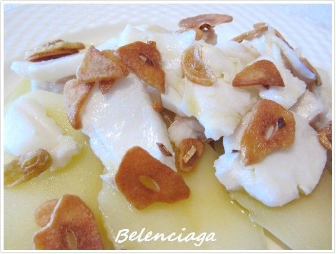 ensalada de bacalao al ajillo.