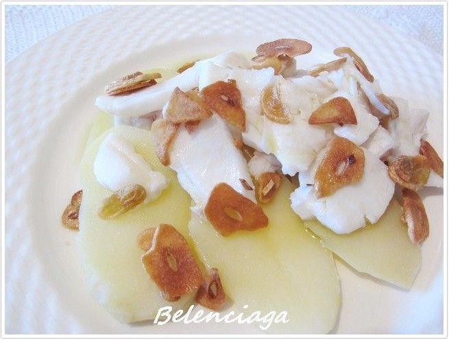 ensalada de bacalao al ajillo.