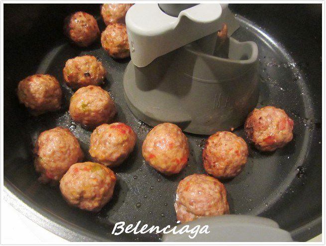 Cazuela de albóndigas con patatas