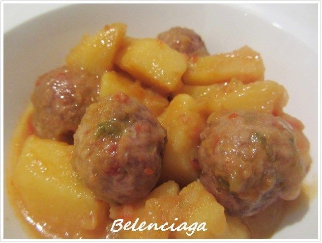 Cazuela de albóndigas con patatas