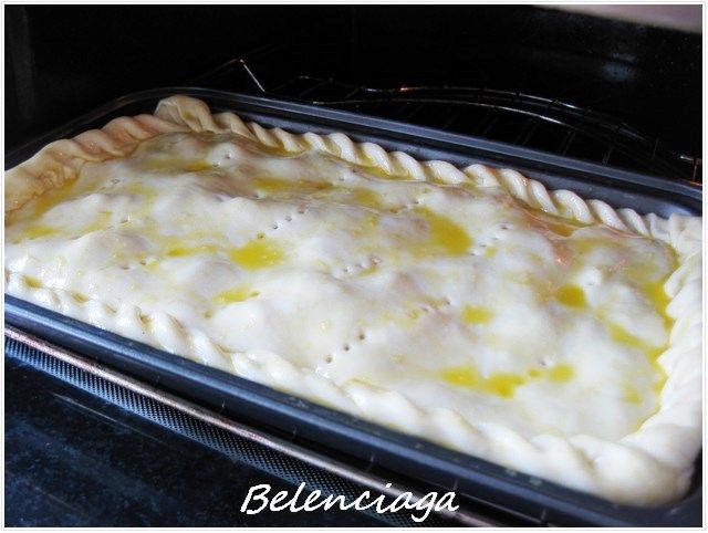 empanada de bonito  pimientos