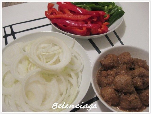 empanada de albóndigas