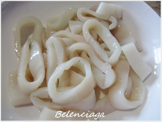 Guiso de pasta y calamares.