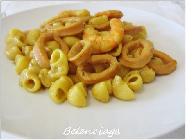 Guiso de pasta y calamares.