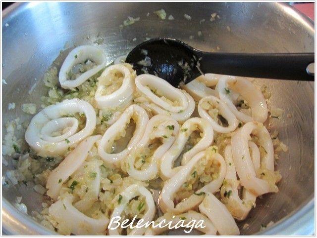 Guiso de pasta y calamares.