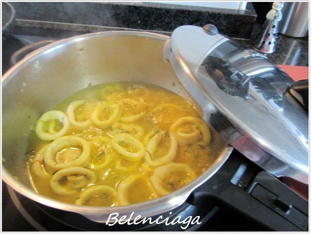 Guiso de pasta y calamares.