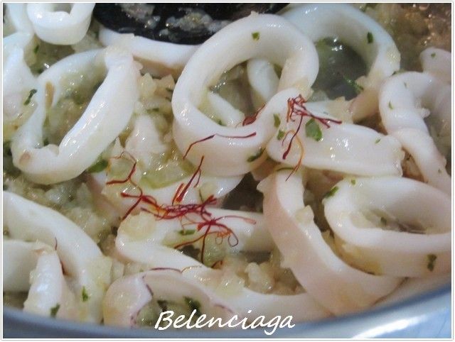 Guiso de pasta y calamares.