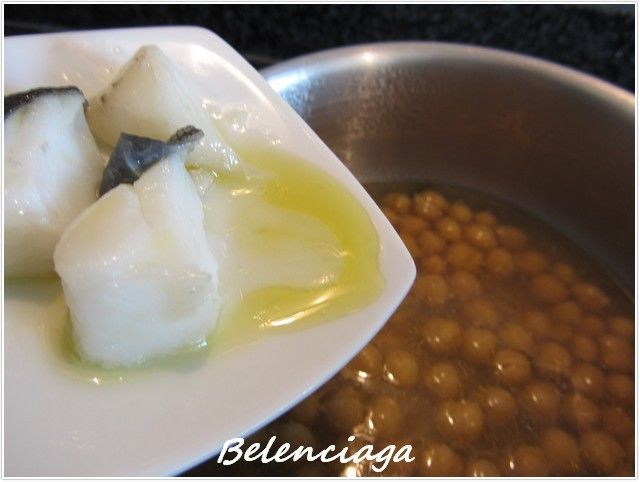 tapa de bacalao y garbanzos