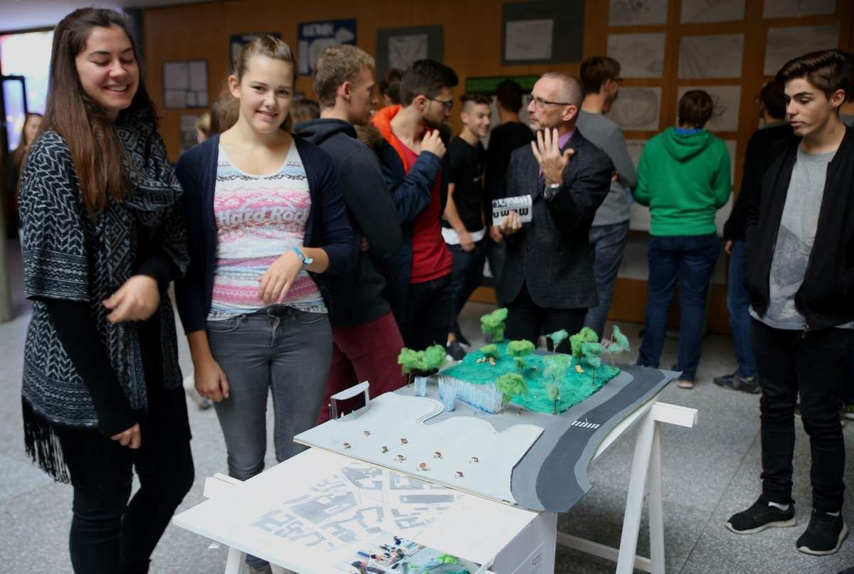 Bemerkenswerte ausstellung im gymnasium veitshöchheim: schüler ...