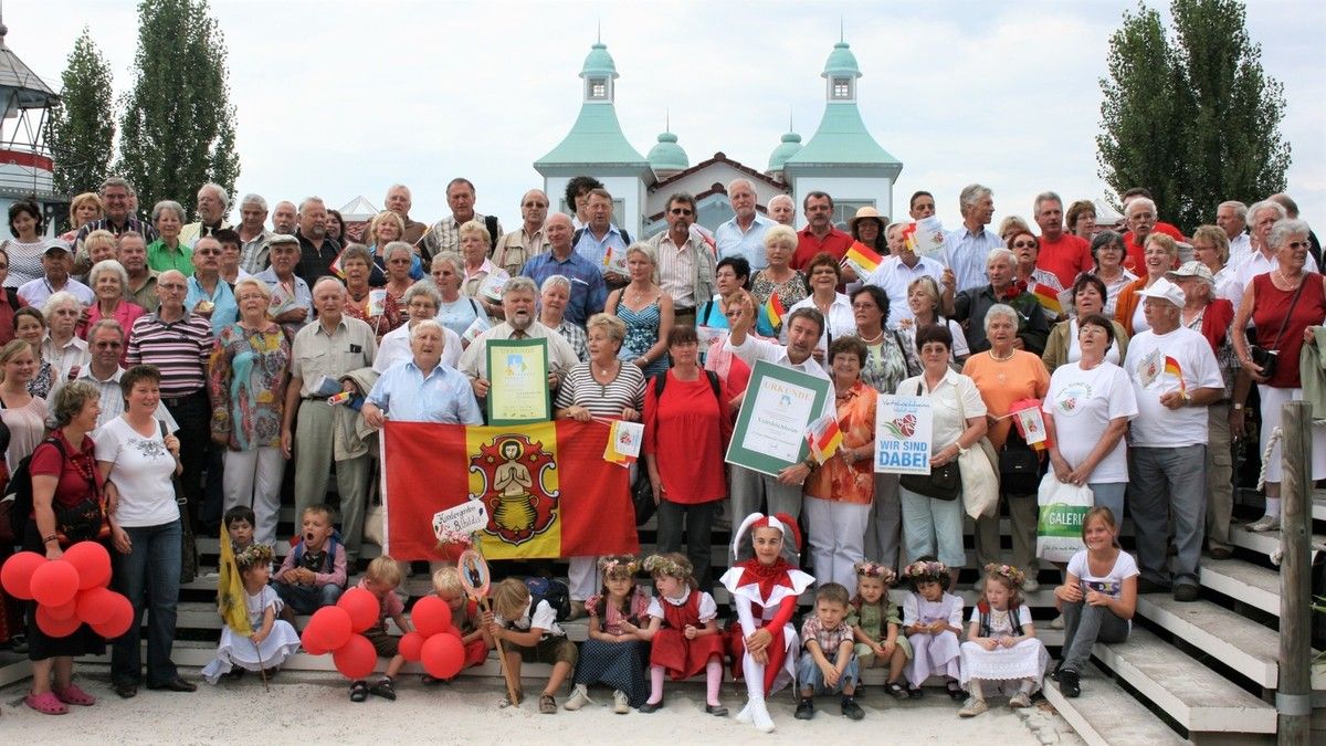 Am 25. August 2009 freute sich die mit drei Bussen zur Preisverleihung im ZDF-Fernsehgarten angereiste 150köpfige Veitshöchheimer Delegation über die Goldmedaille für Veitshöchheim beim Bundeswettbewerb "Entente Florale Deutschland 2009".