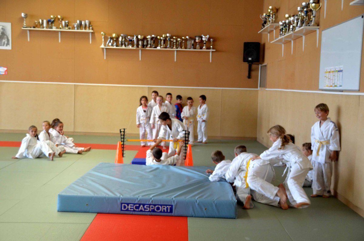 Une séance de judo suivie par les parents. 