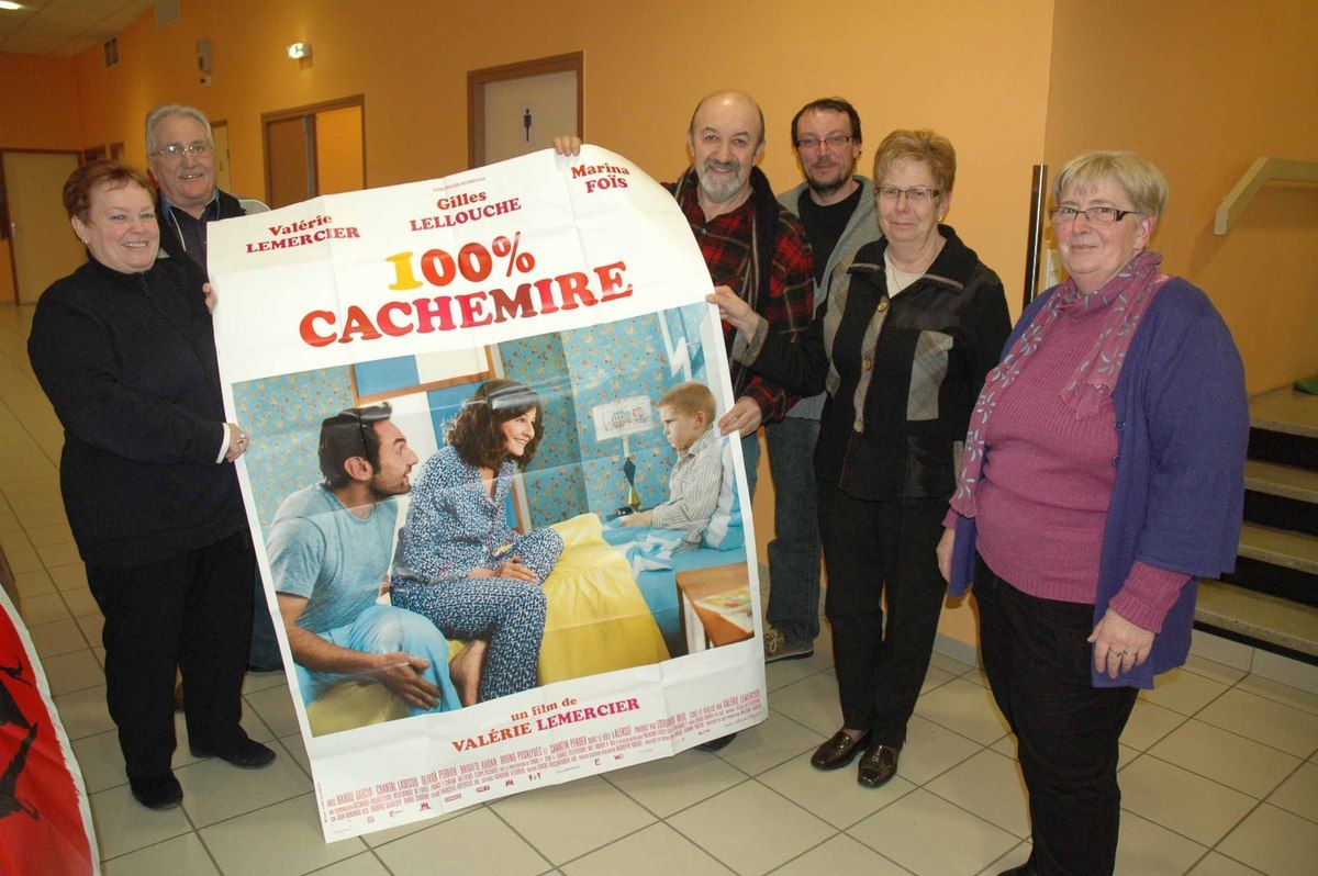 L'équipe cinéma à SLC avec l'affiche d'un film projeté en 2013.