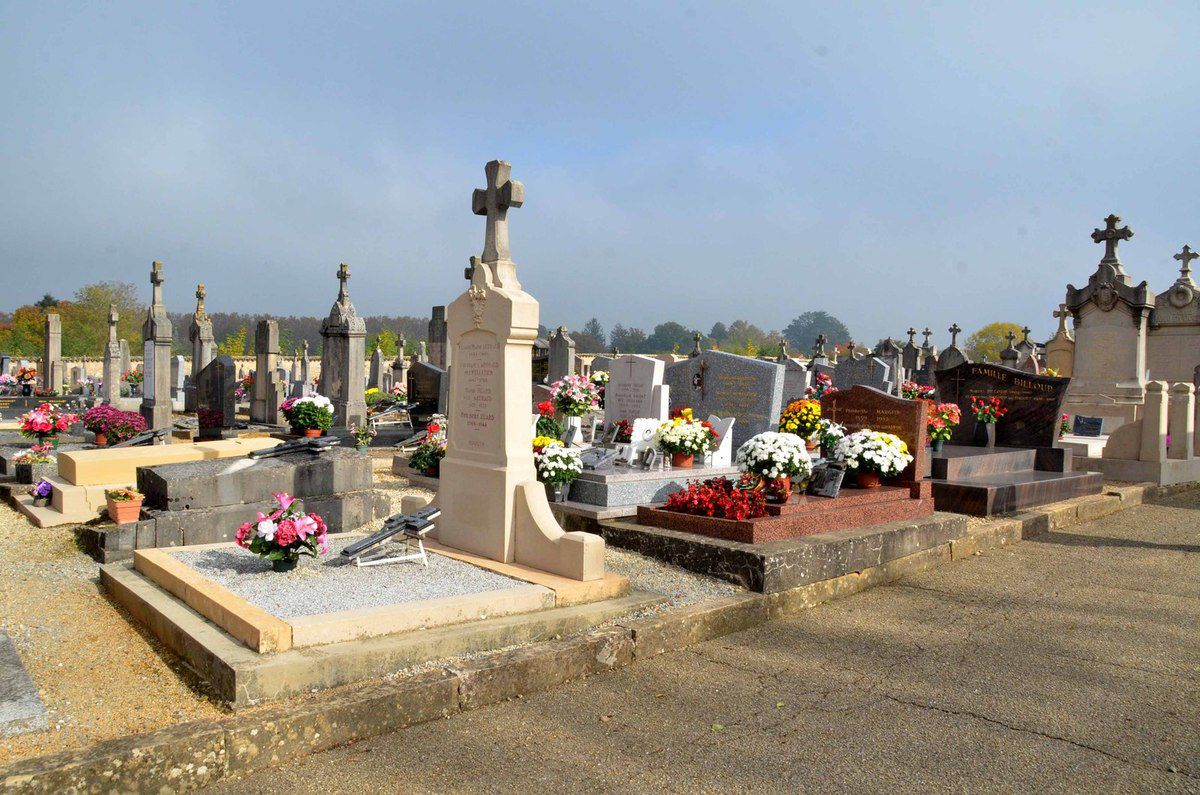 Une visite au cimetière.