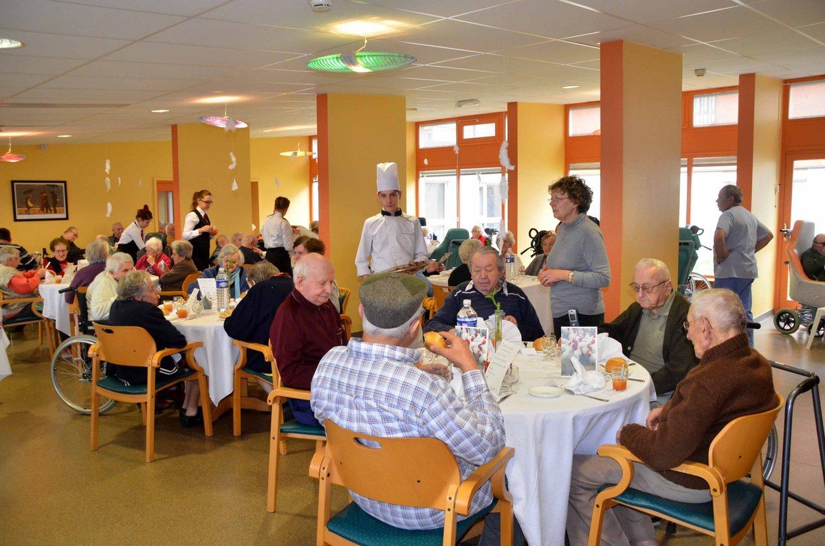 Rencontre intergénérationnelle en crèche
