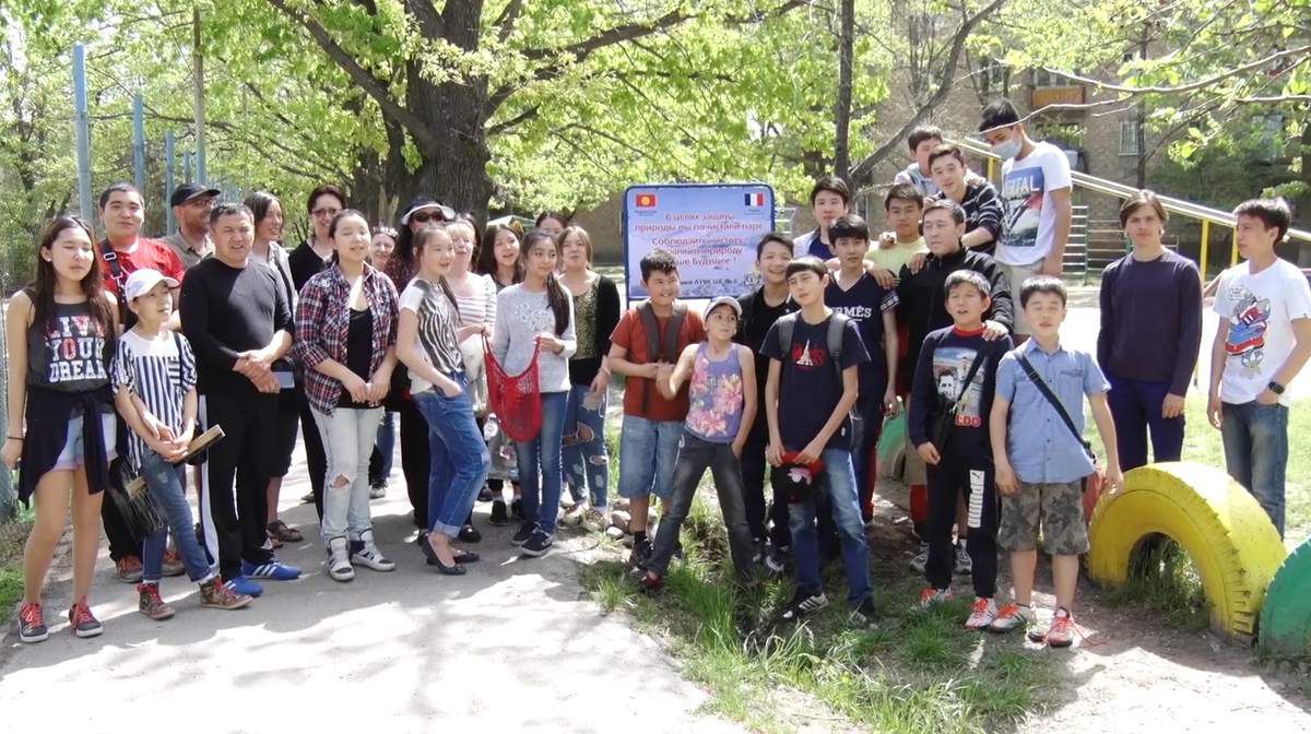 Cleaning day with children of Bishkek