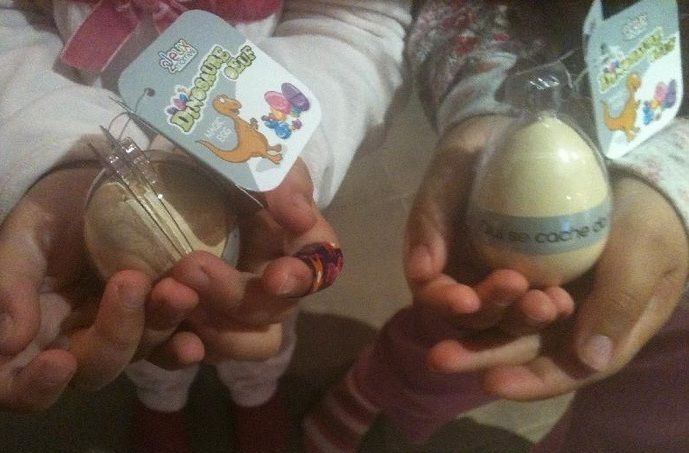 Decouverte De L Oeuf Magique Dinosaure Copines Mamans Et Femmes Tres Actives