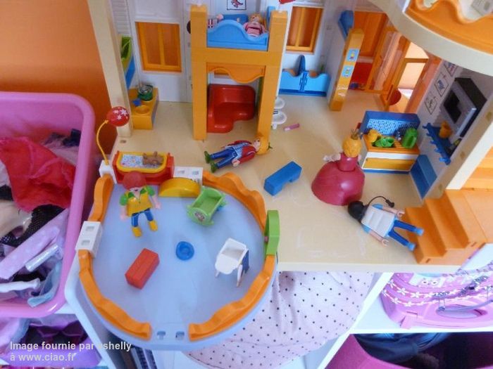 Mademoiselle E. et l'espace crèche Playmobil. - blog , cuisine , bon, plan,  beauté ,loisirs, créatif, voyage, sortie, DIY, décoration, enfants,  recettes, sport, bien-être