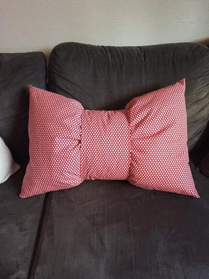 Tuto Coussin Noeud - Viny DIY, le blog de tutoriels et patrons couture et  DIY.