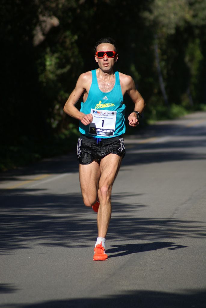 Maratona Città di Palermo (22^ ed.) - 13 novembre 2016 - Filippo Lo Piccolo, primo degli Italiani in Maratona (4° classificato) ai 21 km circa (Foto di Maurizio Crispi)