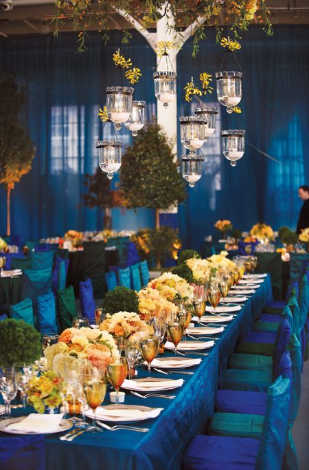 Décoration de mariage bleu marine et verte naturelle
