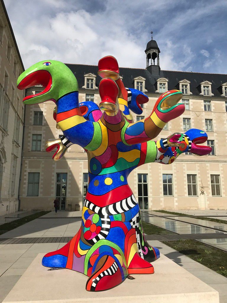 Niki de Saint-Phalle et son "Arbre-serpents" - T Livres ? T Arts ?