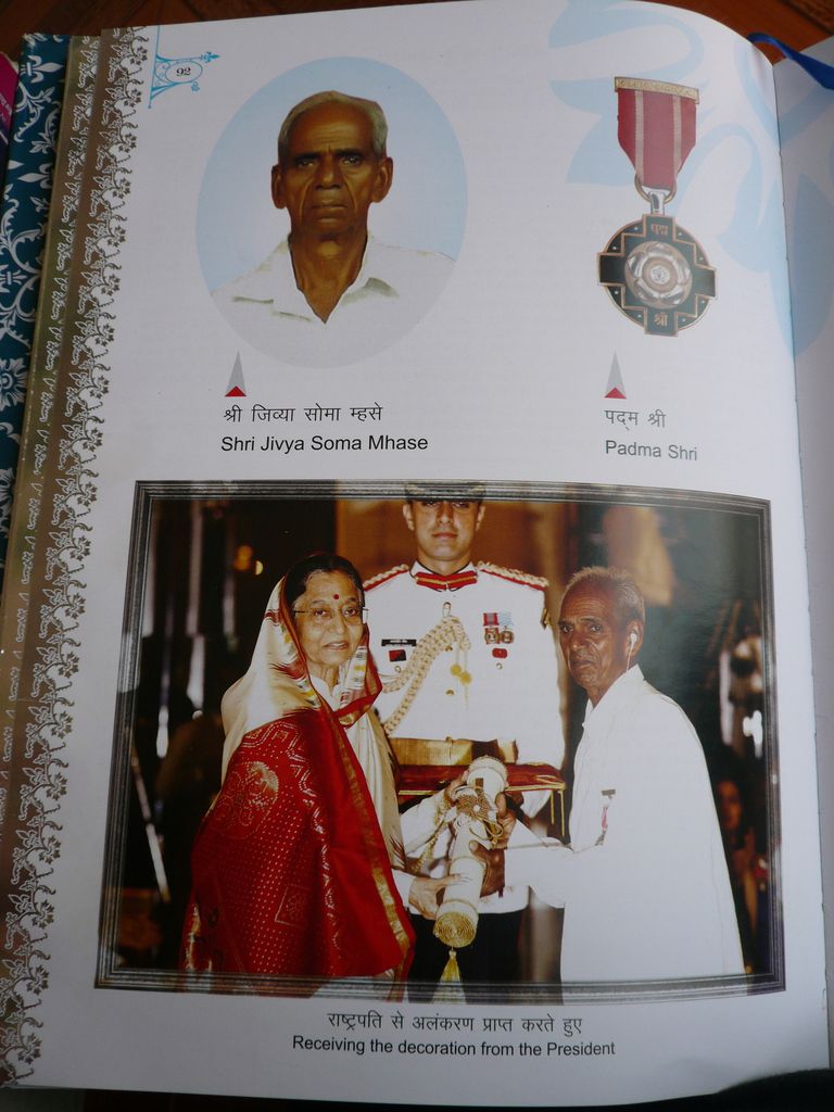 Remise de la Padma Shri par Madame Pratibha Patil, présidente de l'Inde à Masterji Jivya Soma Mashé en 2012