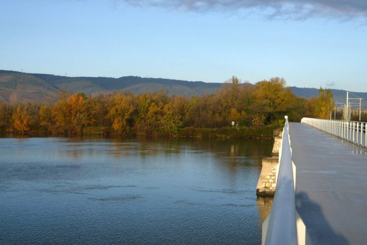 Superbe trajet, photo prise cet automne , passerelle sur l'Isère