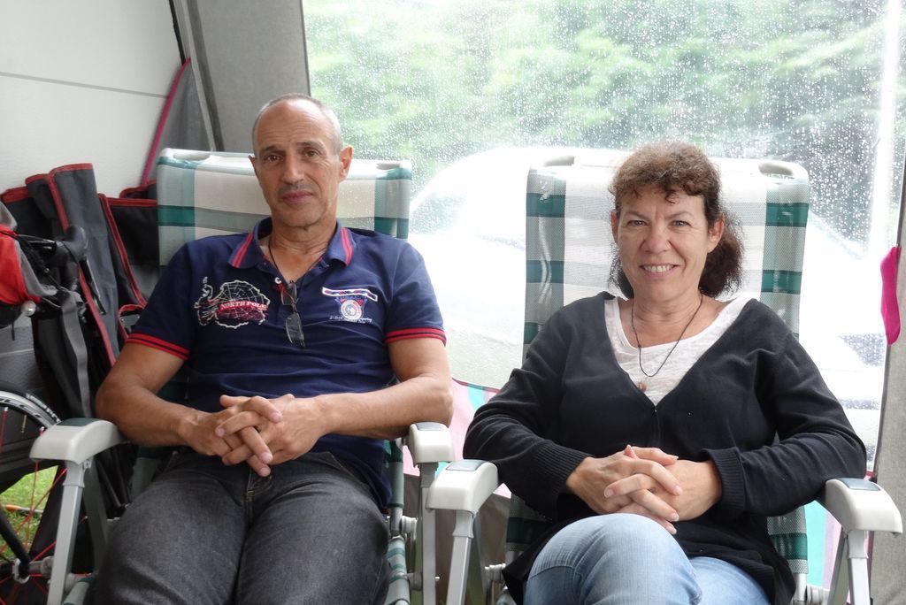 Pierre, Valérie, Valex et moi la veille à St Victor ... la pluie tombe dehors. 