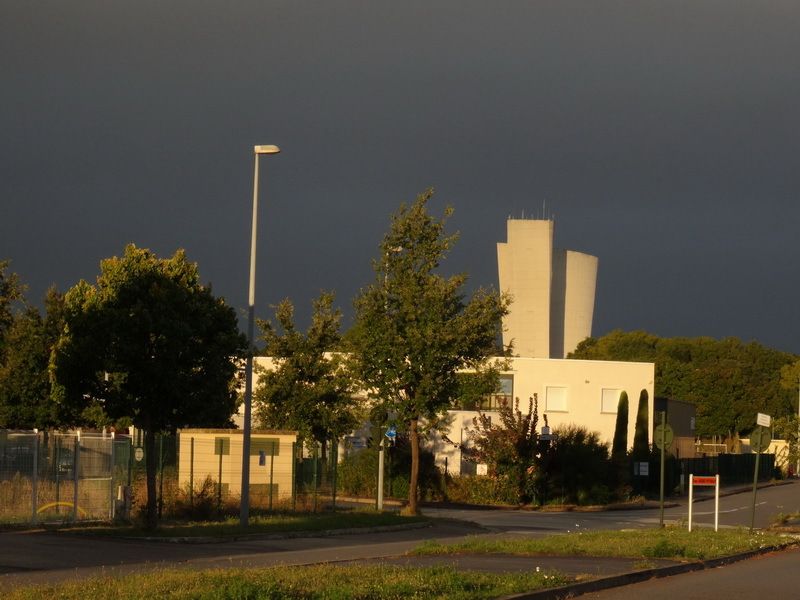 Départ de Valence avec un ciel très sombre côté Ardèche et des averses ...