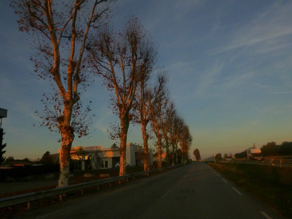 Le village de Charpey un peu féérique à la nuit tombante ... 