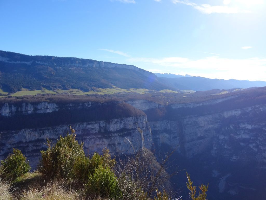 Les ruines de la Goulandière et le belvédère du Rang (vue sur le Grand Veymont !) 