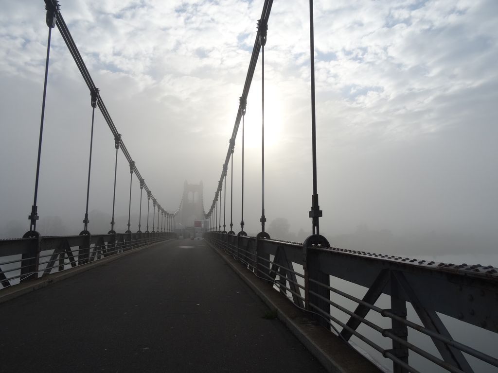 La passerelle de la Voulte, interdite aux voitures en ce moment ... chouette alors ... 