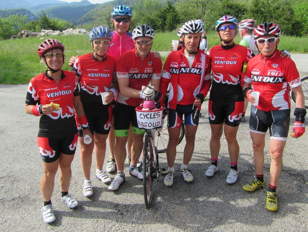 A Tamée : Brigitte, Alice, André, Valex et le chat Richat Vire en Queue, Olive, Corinne, Georges (Fred comme photographe) 
