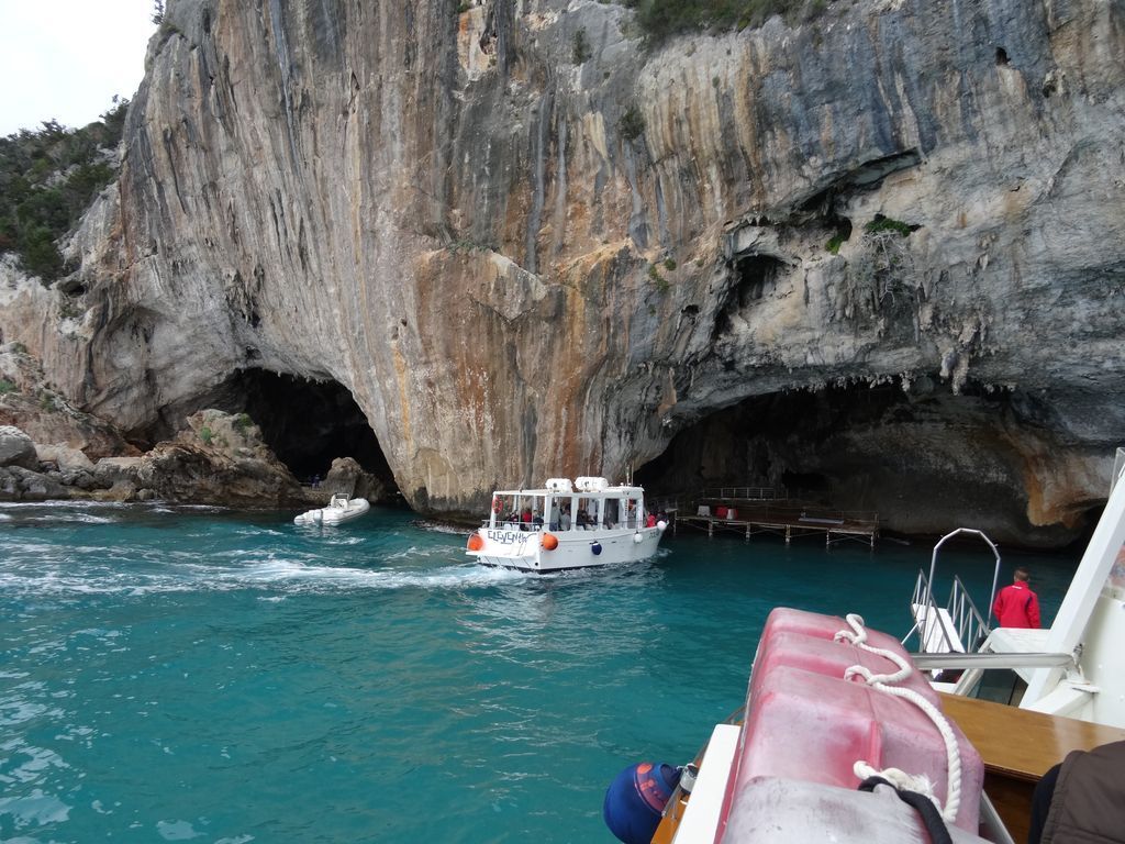 Grottes Bue Marino  (ce qui veut dire "phoque" , il y en avait dans la grotte dans les années 60 !) 