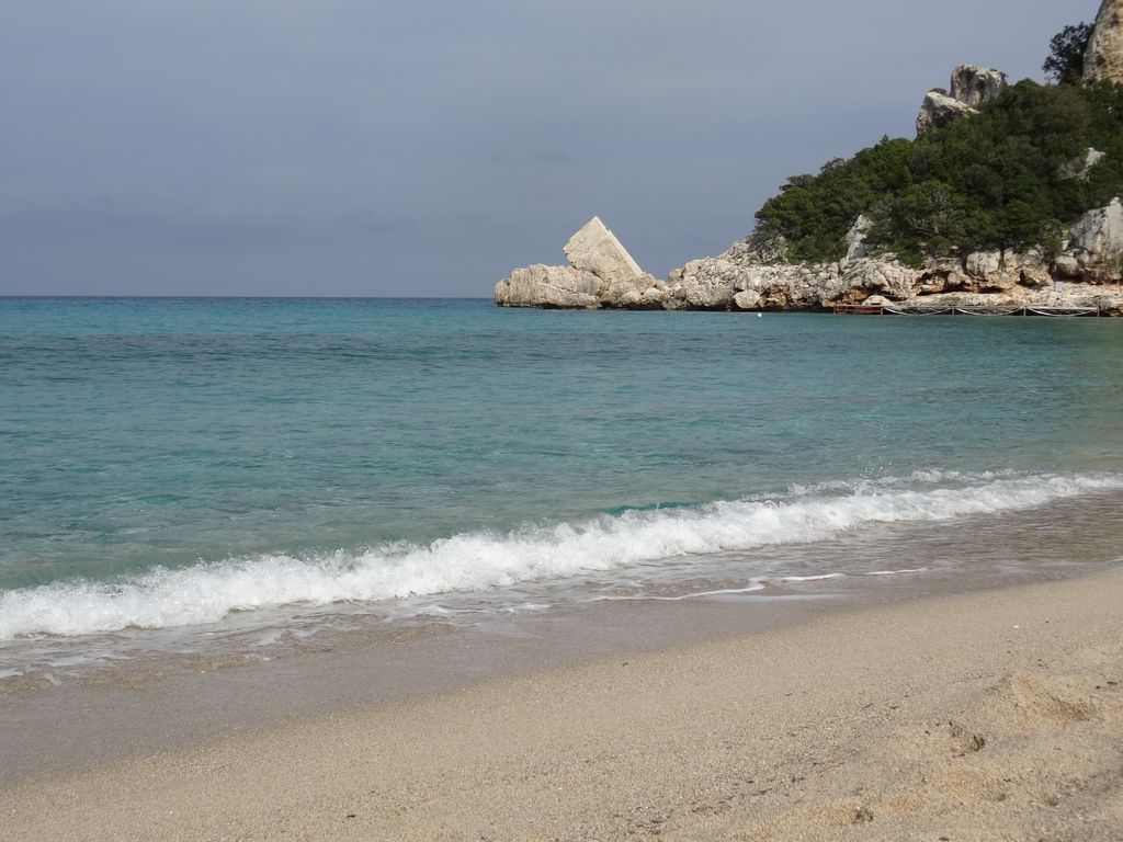 Plage de Cala Luna : un providentiel rayon de soleil permet la baignade