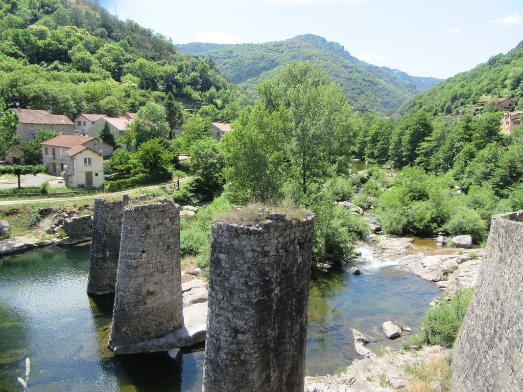 Pied de Borne, ancien et nouveau pont 