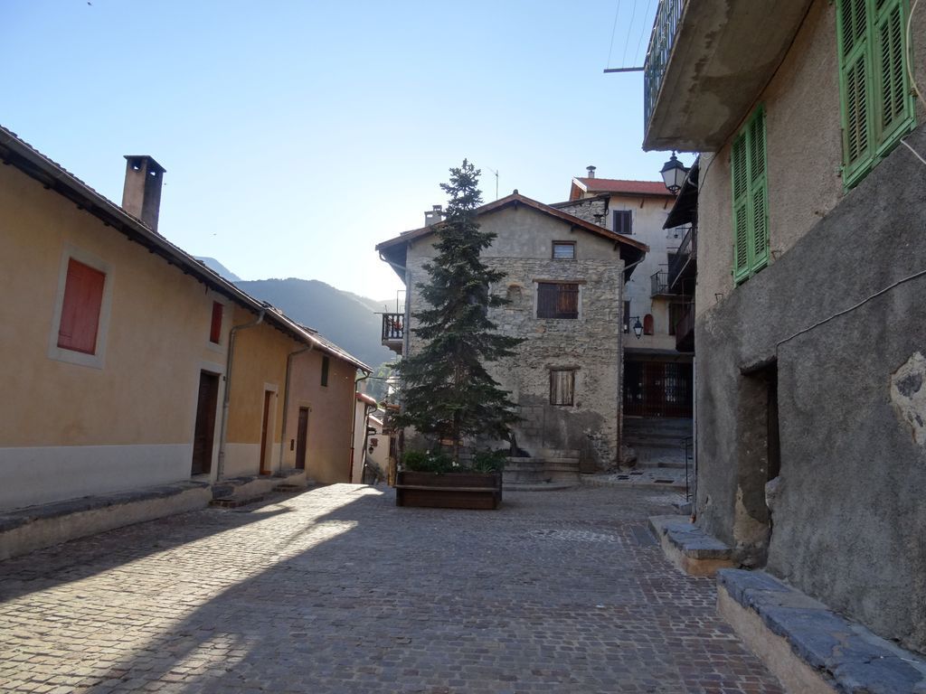 Et le soir, petite balade à vélo au village perché de Venanson à 2,5 km du camping (photo 1)